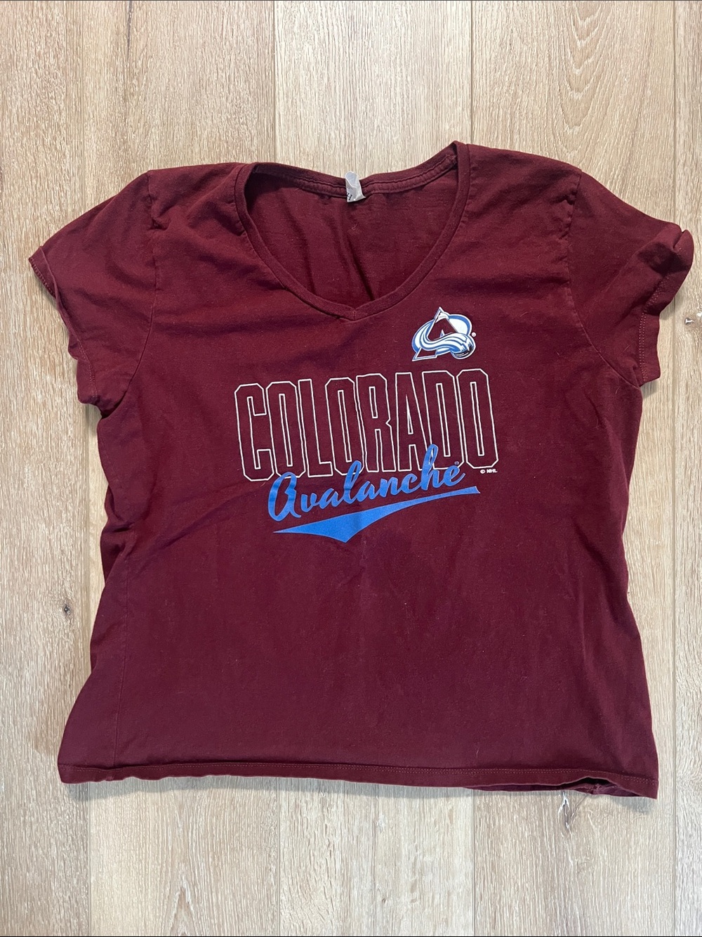 Hanes - Colorado Avalanche Hockey Women’s/Junior’s V-Neck Tee, Size XL